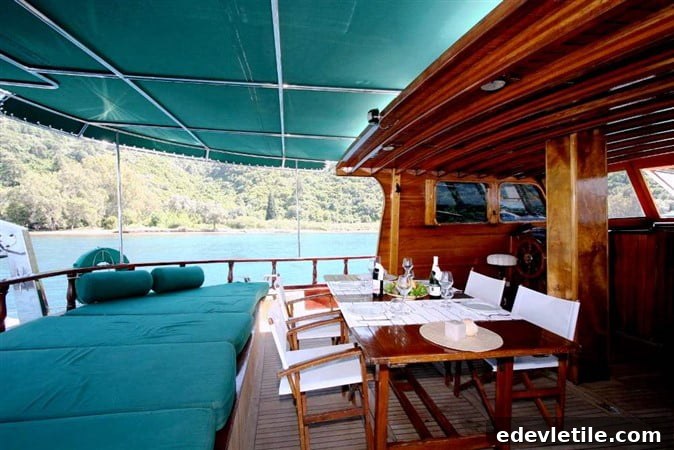 eating on a gulet boat