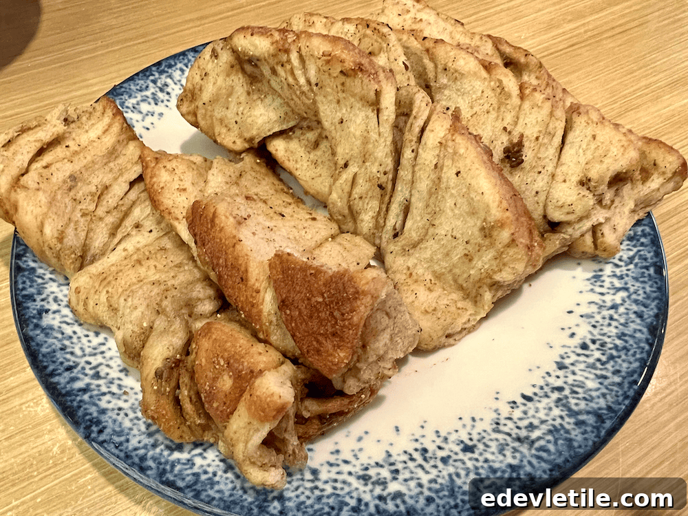 Close-up of sliced Amasya çöreği, a local spiced sweet bread, served on a blue-and-white ceramic plate atop a wooden table.