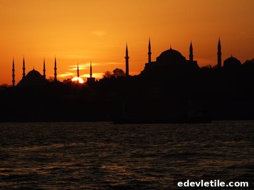 Istanbul_mosques_at_sunset