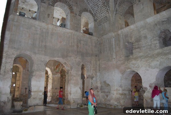Main hall of the church of Saint Nicholas