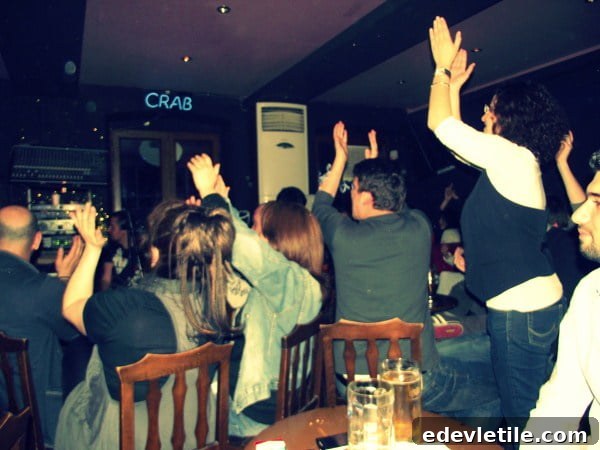 Crowd at Crab bar