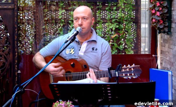 Live singer on French Street