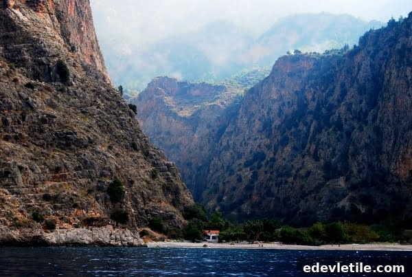 Butterfly valley