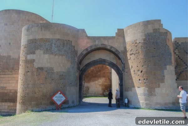 Entrance to Ani