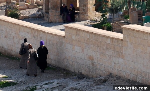 Sanliurfa and local dress code for women