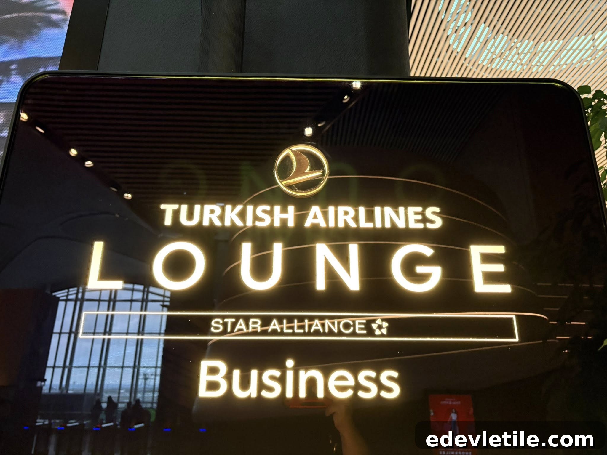 Illuminated sign reading "TURKISH AIRLINES LOUNGE STAR ALLIANCE Business" inside Istanbul Airport highlighting lounge access during a long Istanbul layover.