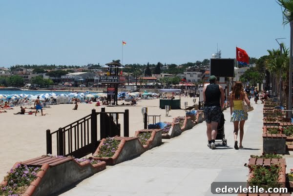 Altinkum main beach promenade
