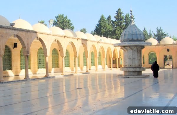 Mevlid-I Halil Camii - Sanliurfa