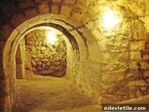 Derin kuyu Caves